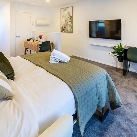 Luxury Studio With Balcony - Close To Supermarket Christchurch Zewnętrze zdjęcie