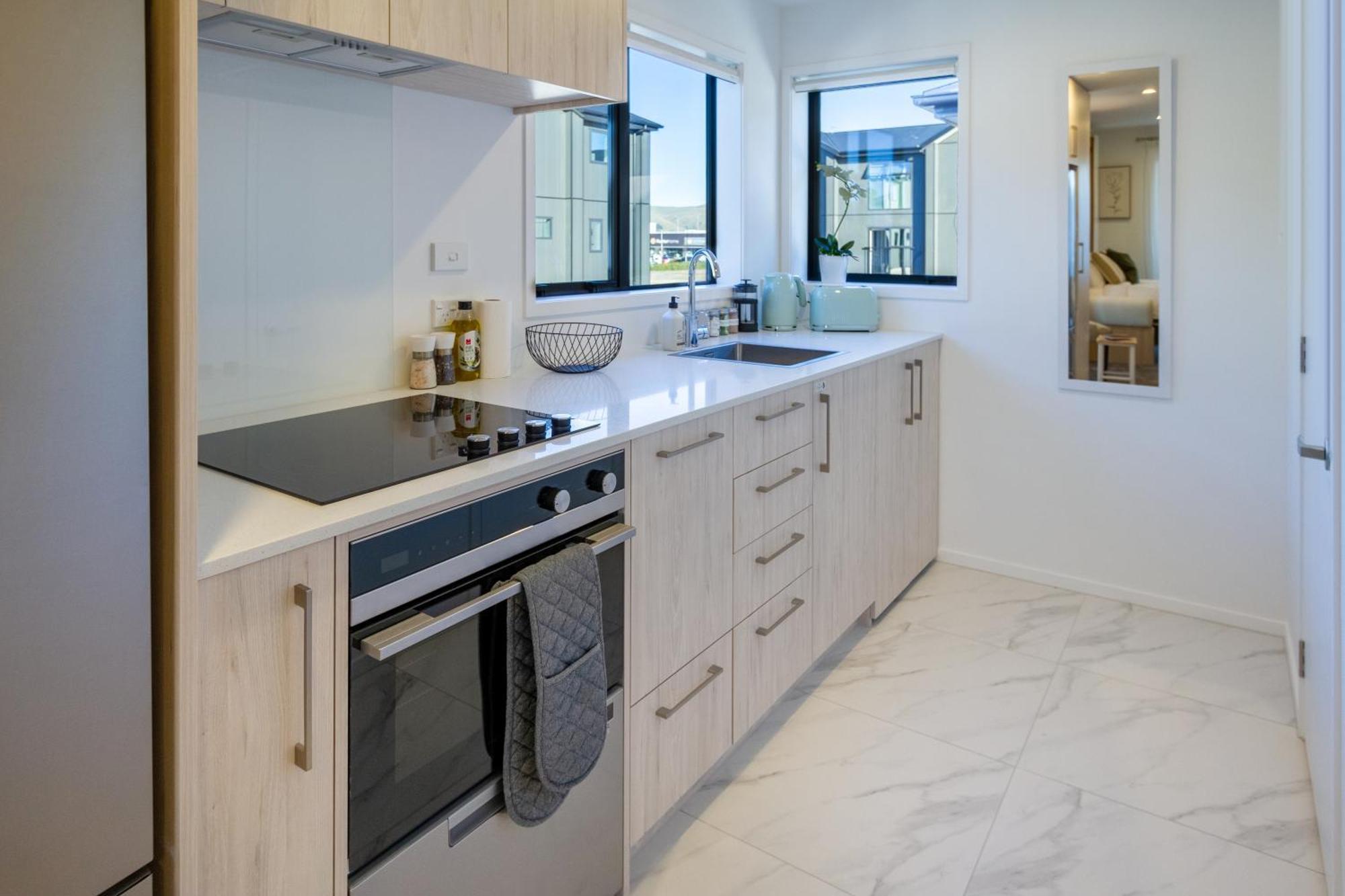 Luxury Studio With Balcony - Close To Supermarket Christchurch Zewnętrze zdjęcie