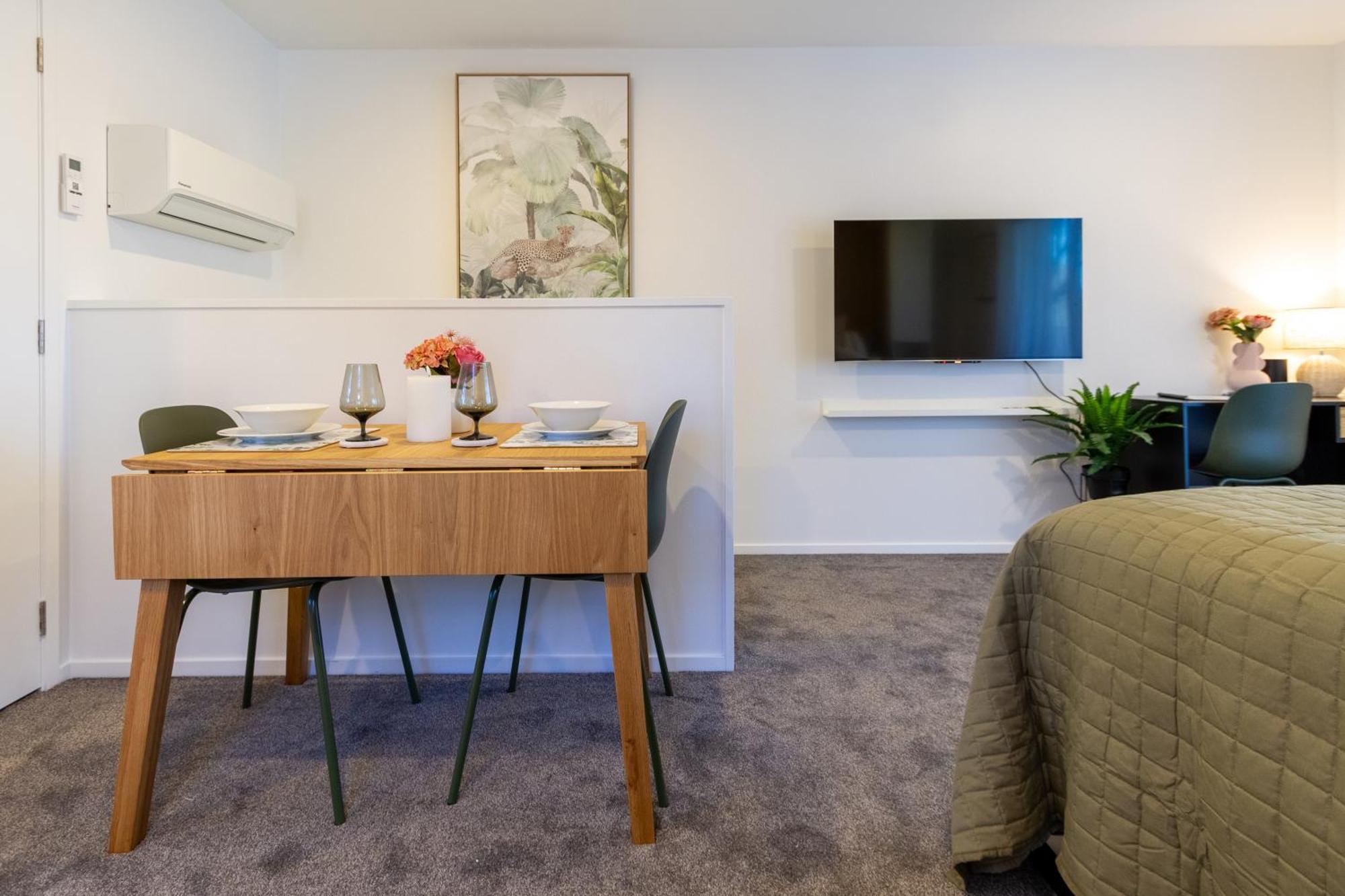 Luxury Studio With Balcony - Close To Supermarket Christchurch Zewnętrze zdjęcie