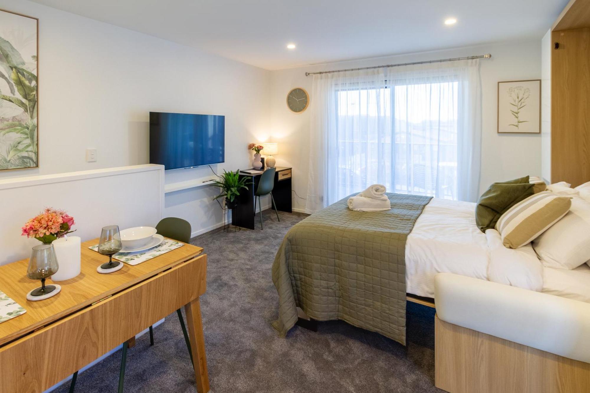 Luxury Studio With Balcony - Close To Supermarket Christchurch Zewnętrze zdjęcie